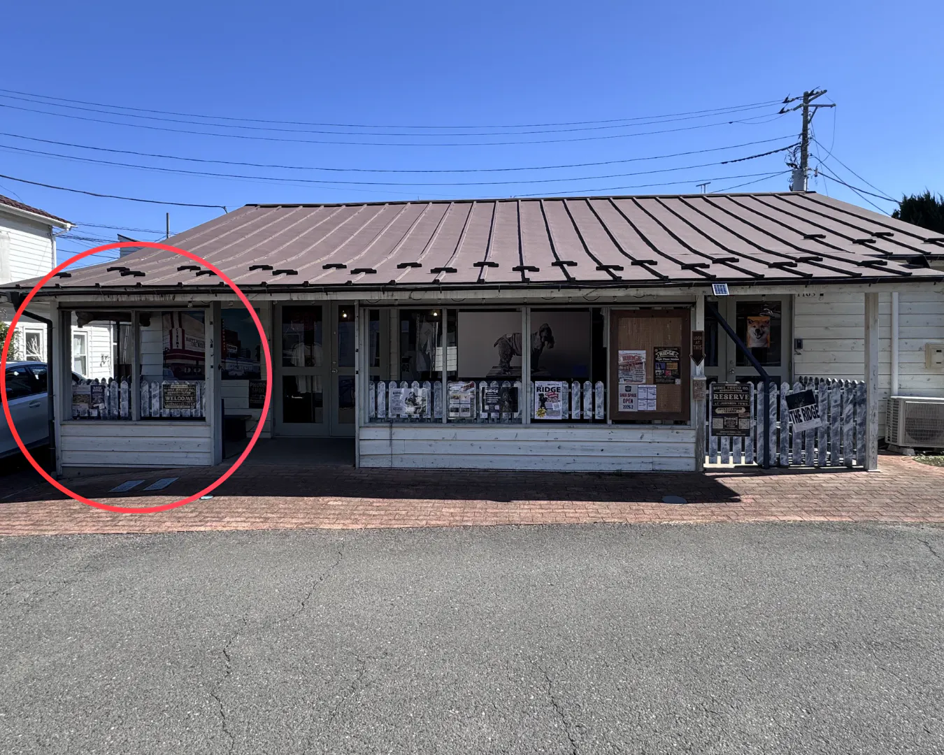 【ジョンソンタウン】屋根付きポーチスペース|ポップアップ・物販・ペットイベントにおすすめ