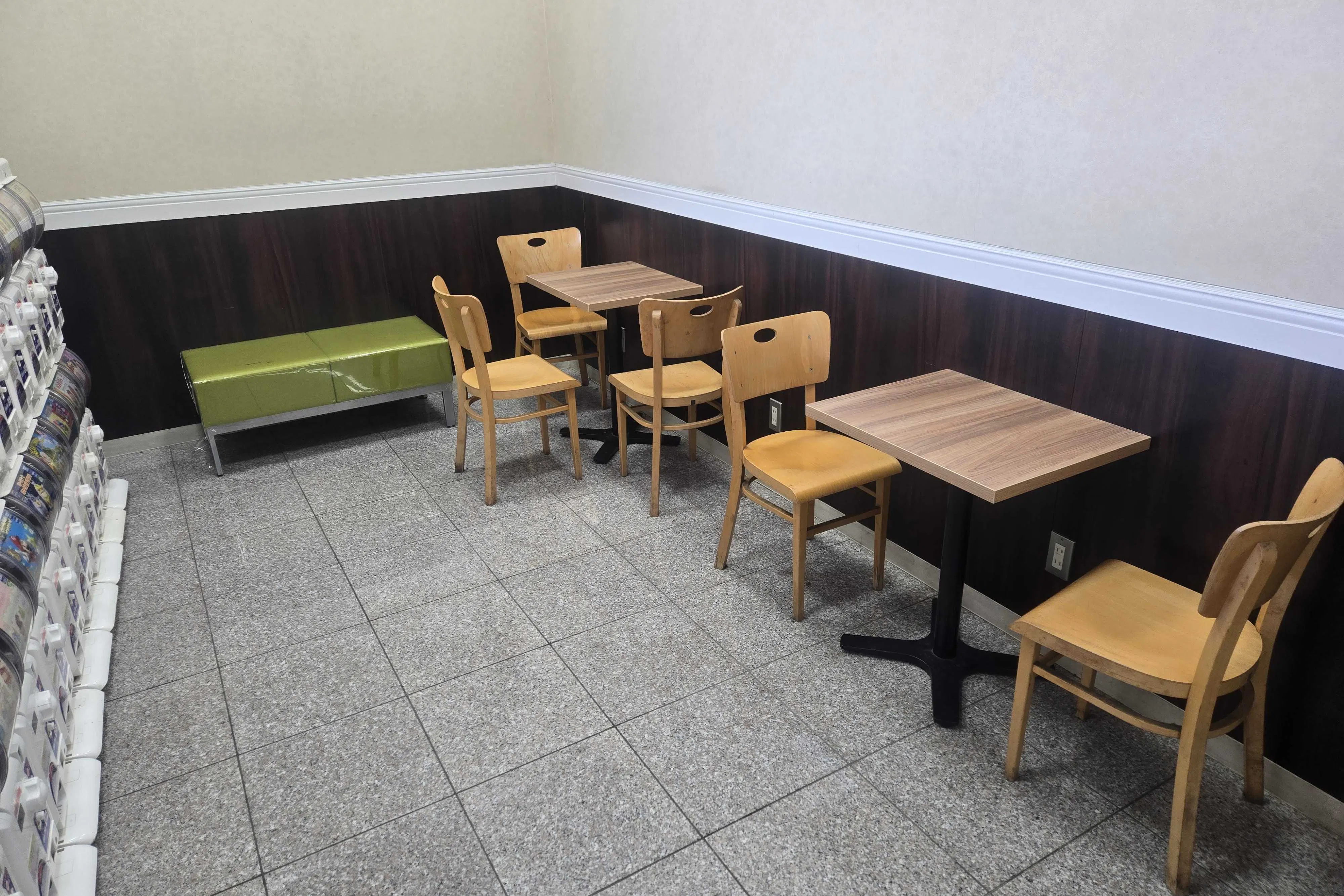 【ナフコ不二屋 生鮮下津市場店】 販促プロモーションや食物販等の催事イベントに最適な共用部通路のスペース