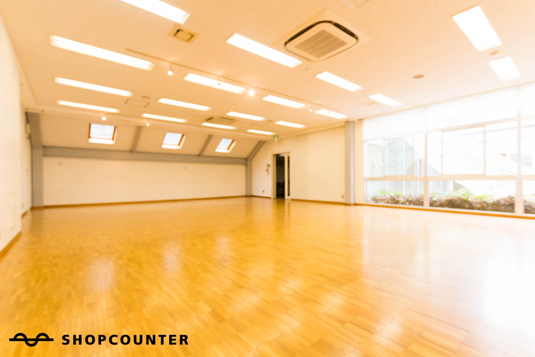 【明治神宮前（原宿）駅1分】展示会、セミナーに適した窓から緑を見渡せるイベントスペース（B）