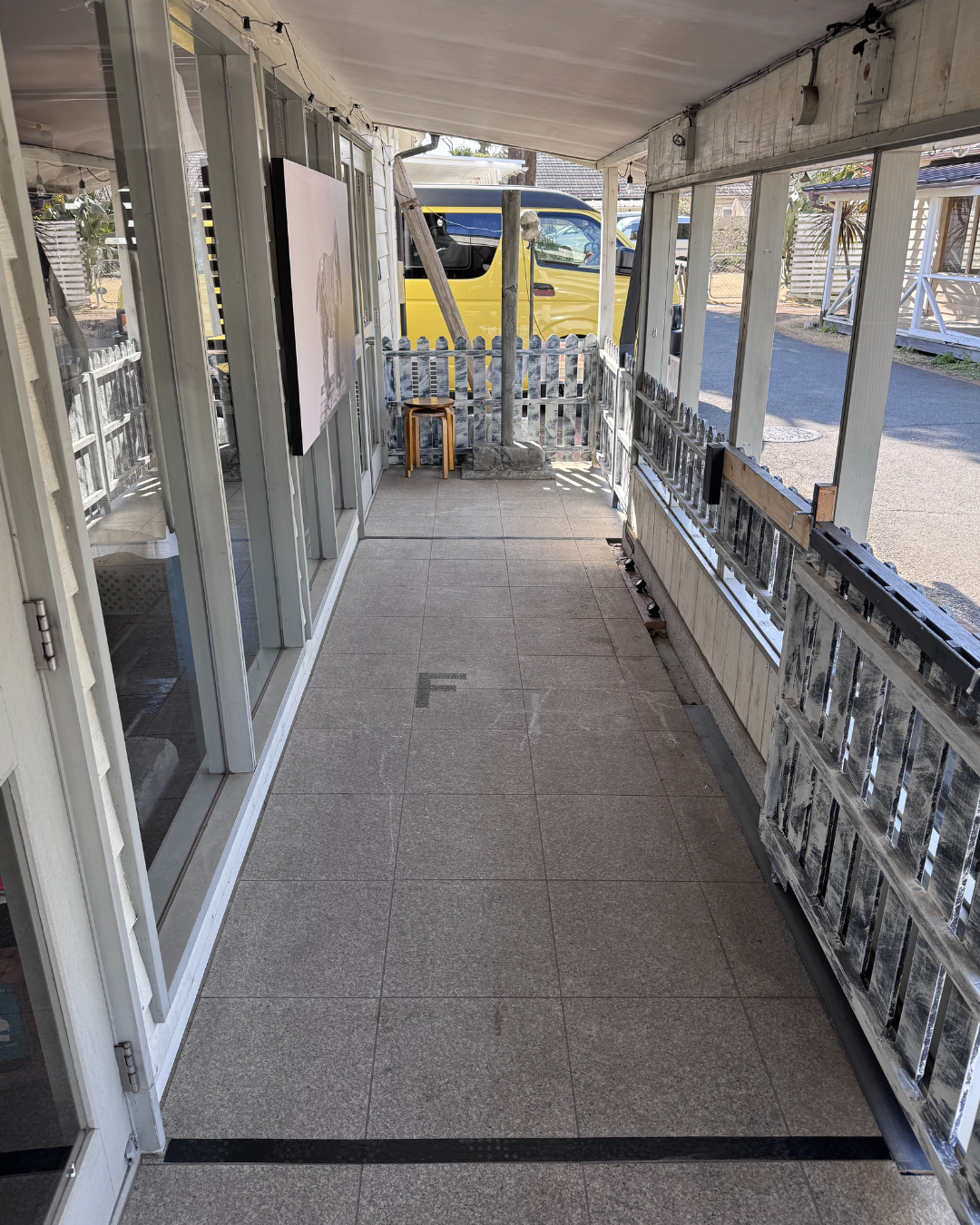 【埼玉県入間市／ジョンソンタウン内】屋外（屋根付き）路面スペースF｜展示・ポップアップ・物販におすすめ