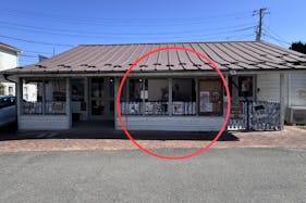 【ジョンソンタウン】屋根付きポーチスペース|ポップアップ・物販・ペットイベントにおすすめ