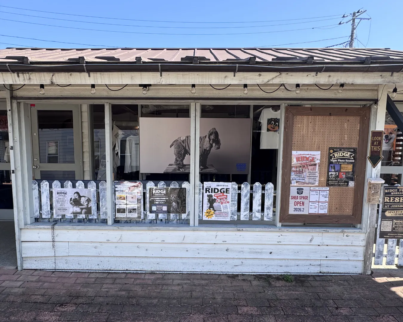 【ジョンソンタウン】屋根付きポーチスペース｜ポップアップ・物販・ペットイベントにおすすめ