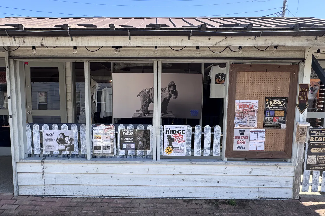 【ジョンソンタウン】屋根付きポーチスペース|ポップアップ・物販・ペットイベントにおすすめ