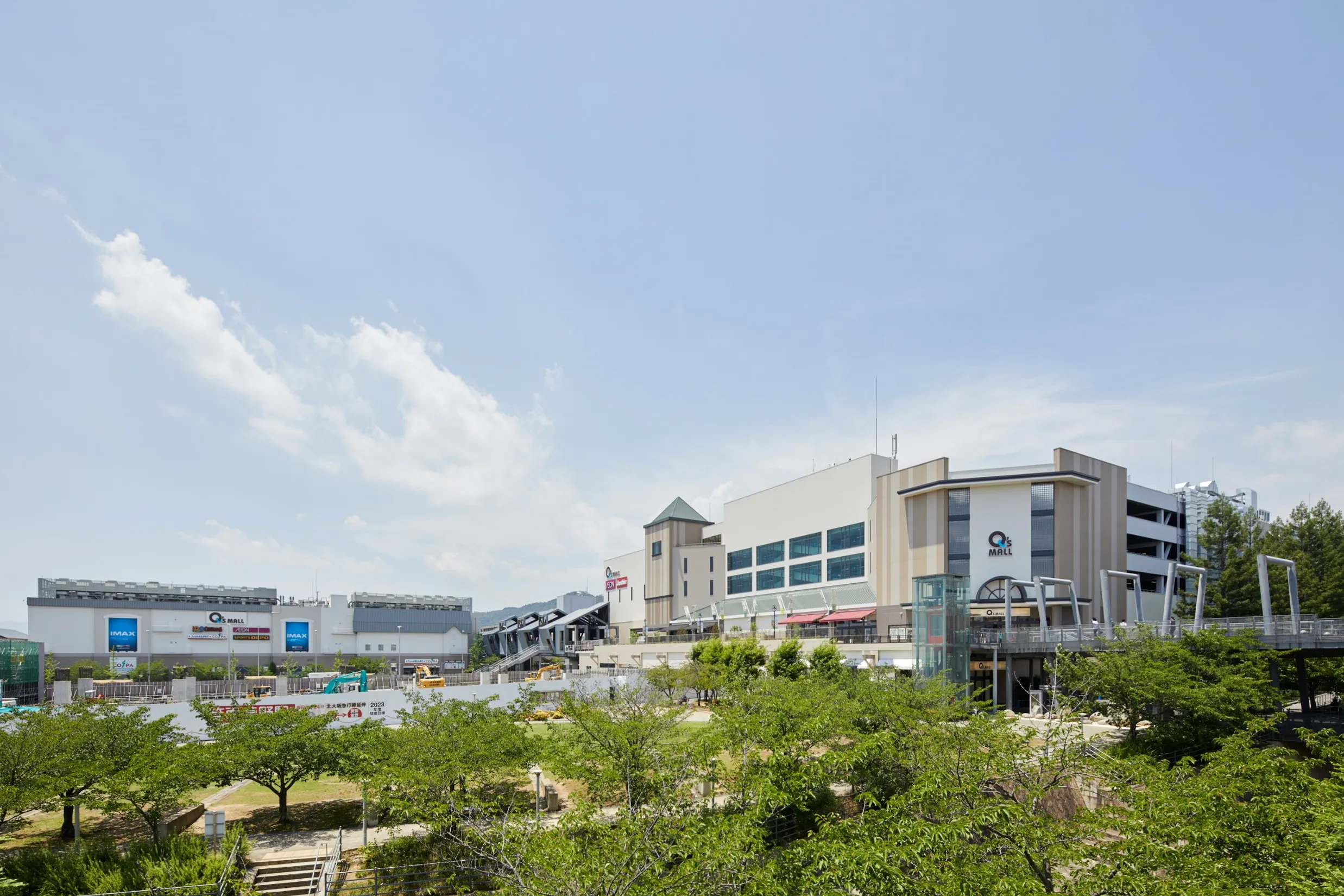 【みのおキューズモール】みのおキューズモール【メディア】「④ポスター付きチラシラック」