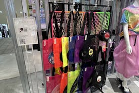 【ラフォーレ原宿/明治神宮前駅1分】愛と狂気のマーケット ポップアップストアやアート展示、商品PR等に最適、販売員スタッフ不要なラック(貸出什器)