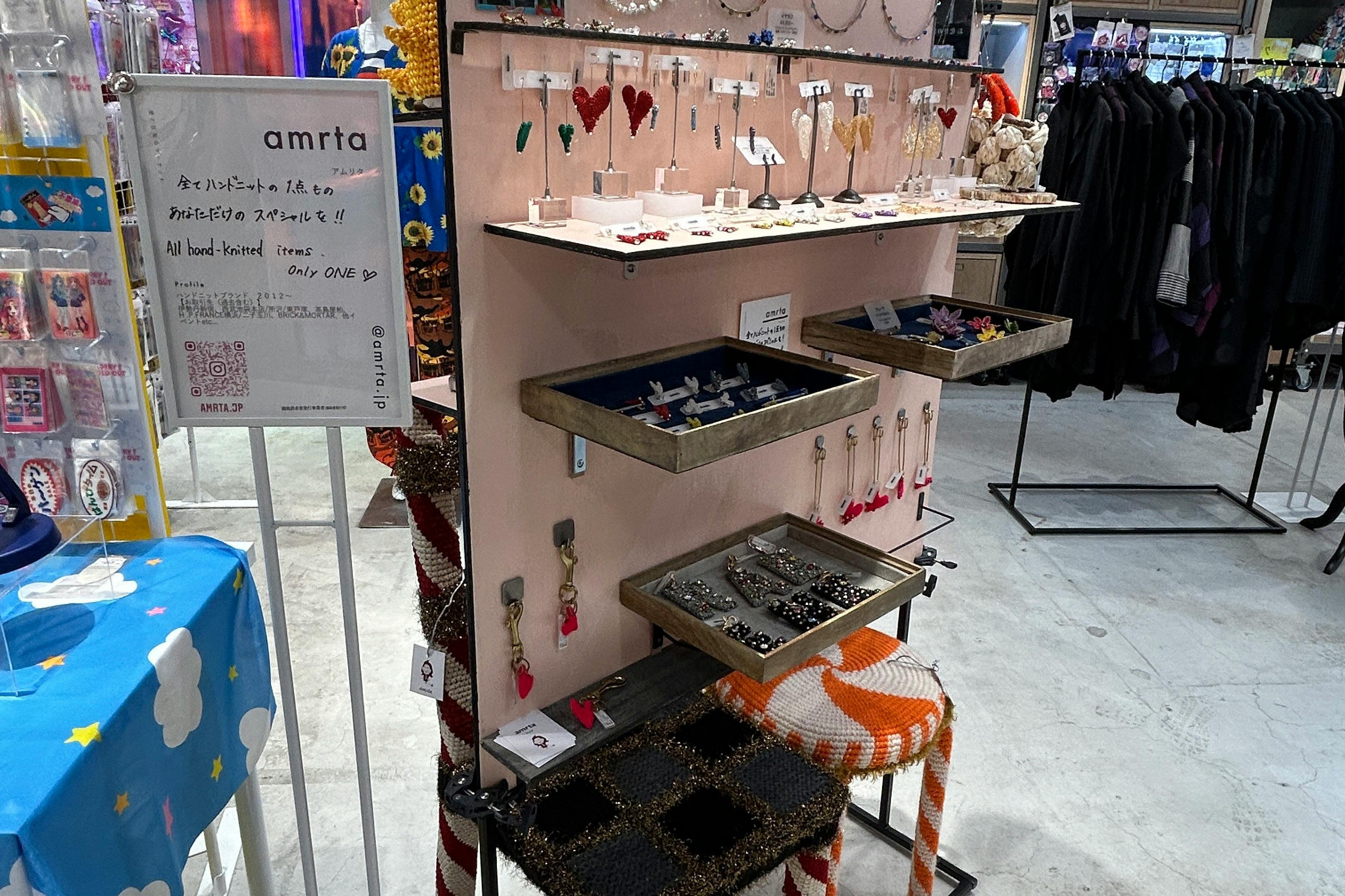 【ラフォーレ原宿/明治神宮前駅1分】愛と狂気のマーケット ポップアップストアやアート展示、商品PR等に最適、販売員スタッフ不要なラック(貸出什器)