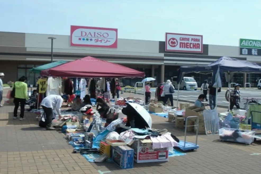 【イオンタウン菰野】大規模車両展示や企業プロフィールに最適なけやき広場イベントスペース(全区画利用)