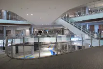 【イオンモール名古屋茶屋】モール内広告 吹き抜けガラス