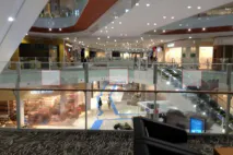 【イオンモール名古屋茶屋】モール内広告 吹き抜けガラス