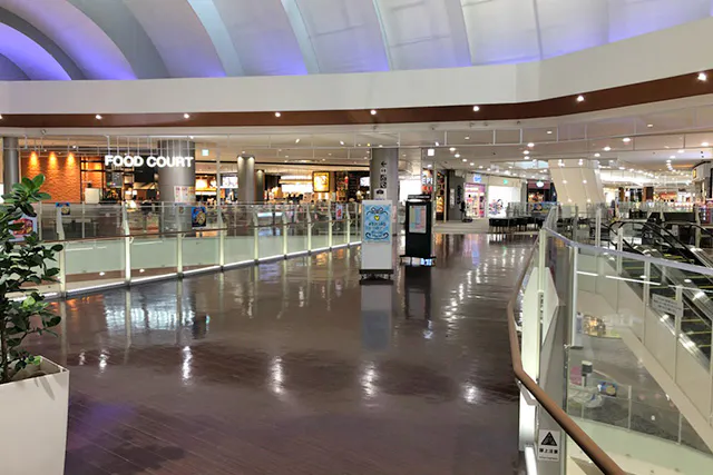 【イオンモール名古屋茶屋】3階フードコート通路