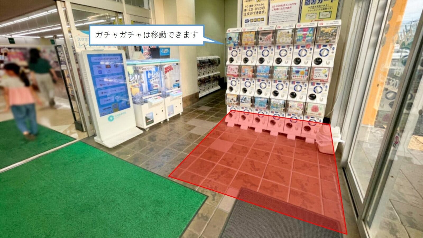 【文真堂書店ゲオ幸手店】プロモーションに最適！交通量が多い道路に面した書店の風除室スぺースの画像