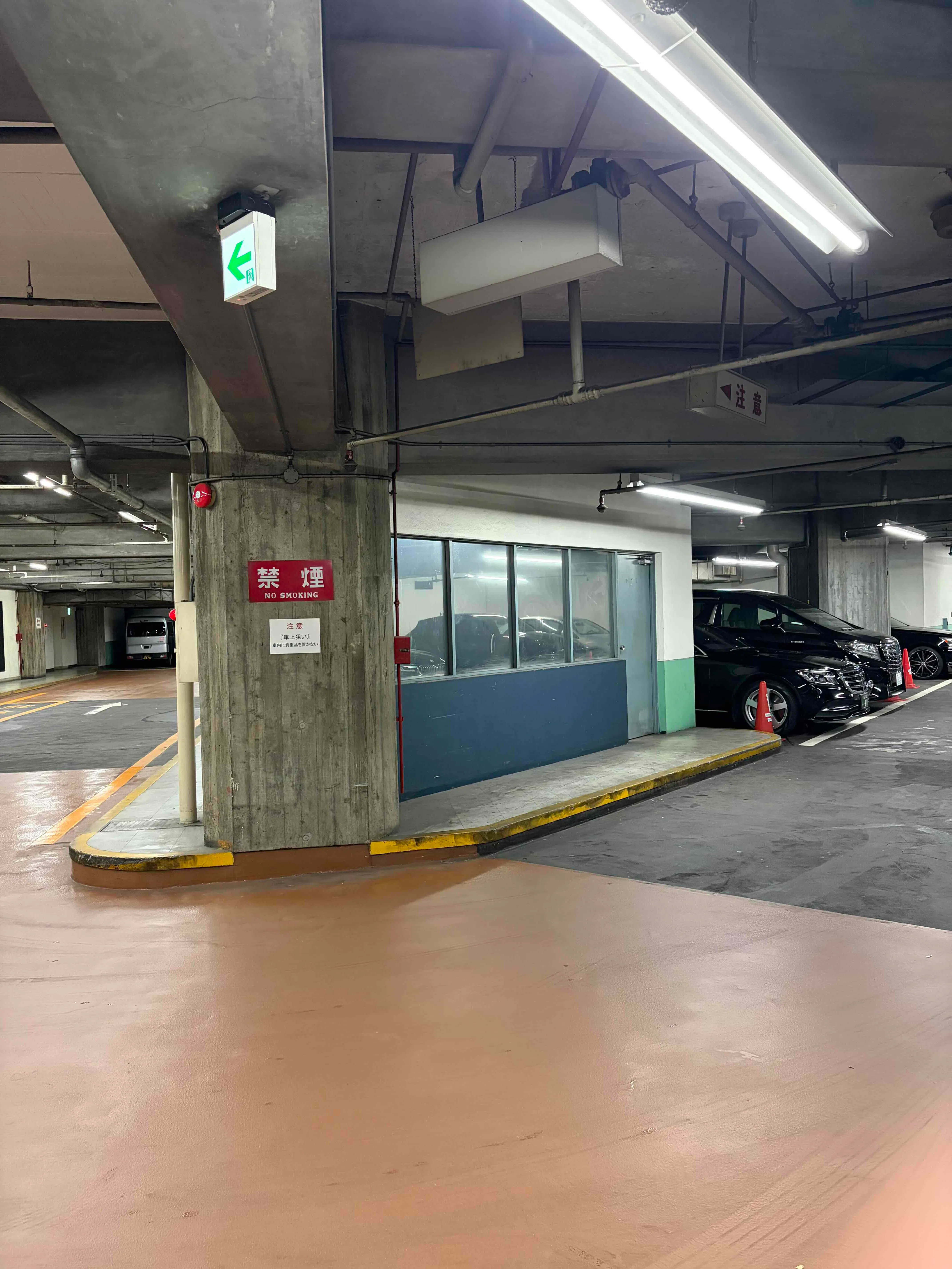 【ウィング新橋】京急しんちか駐車場内の小部屋_新橋_銀座