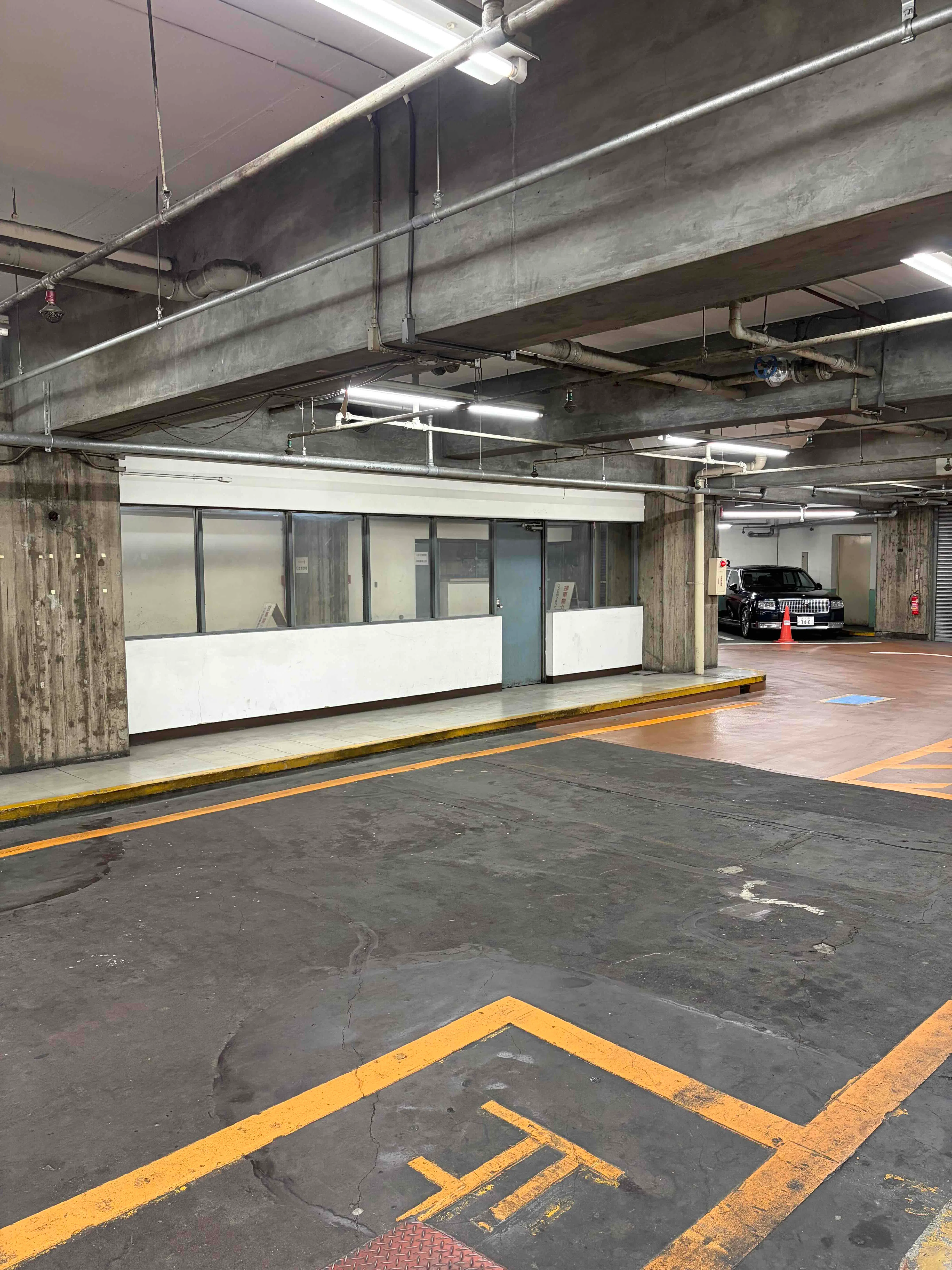【ウィング新橋】京急しんちか駐車場内の小部屋_新橋_銀座