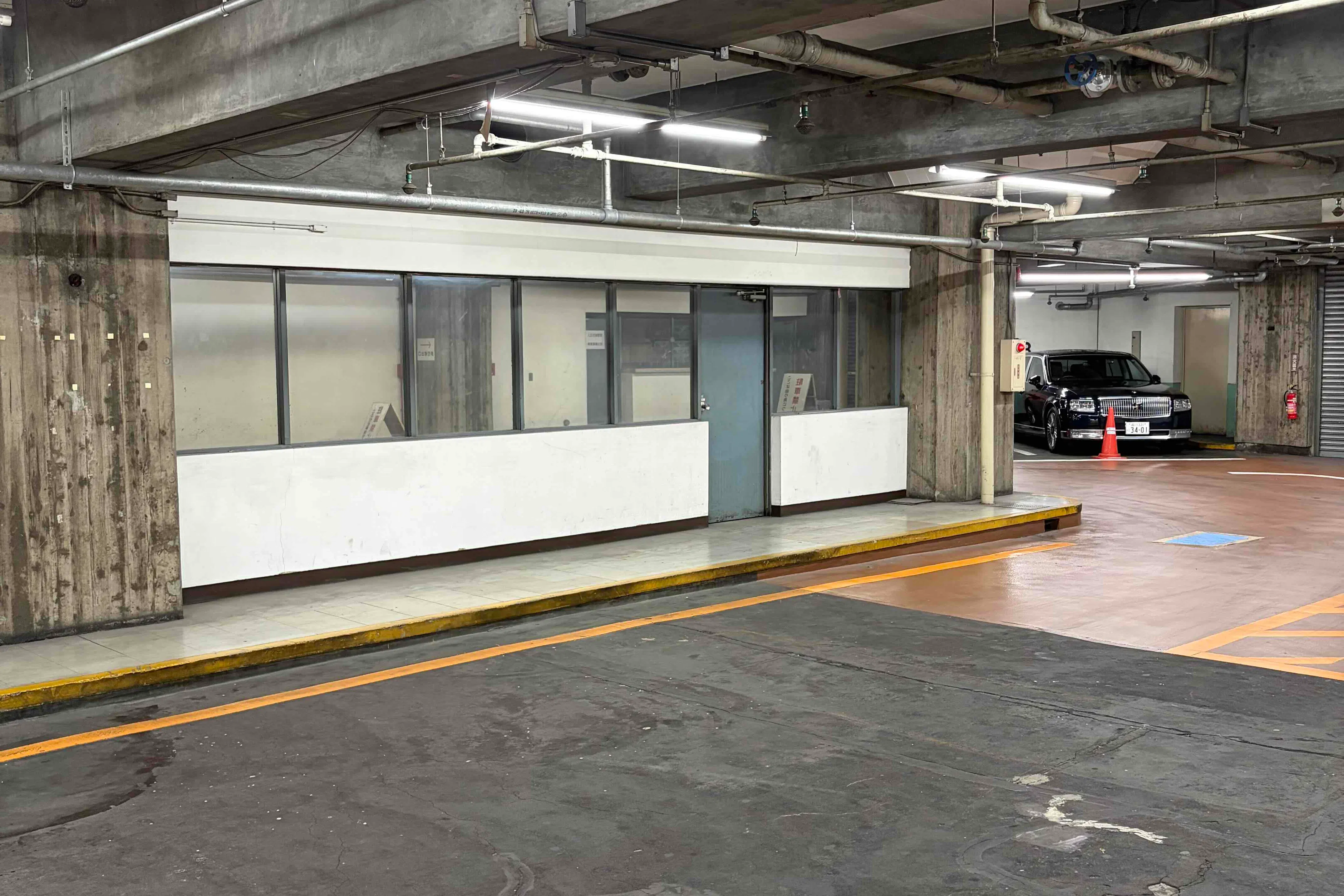 【ウィング新橋】京急しんちか駐車場内の小部屋_新橋_銀座