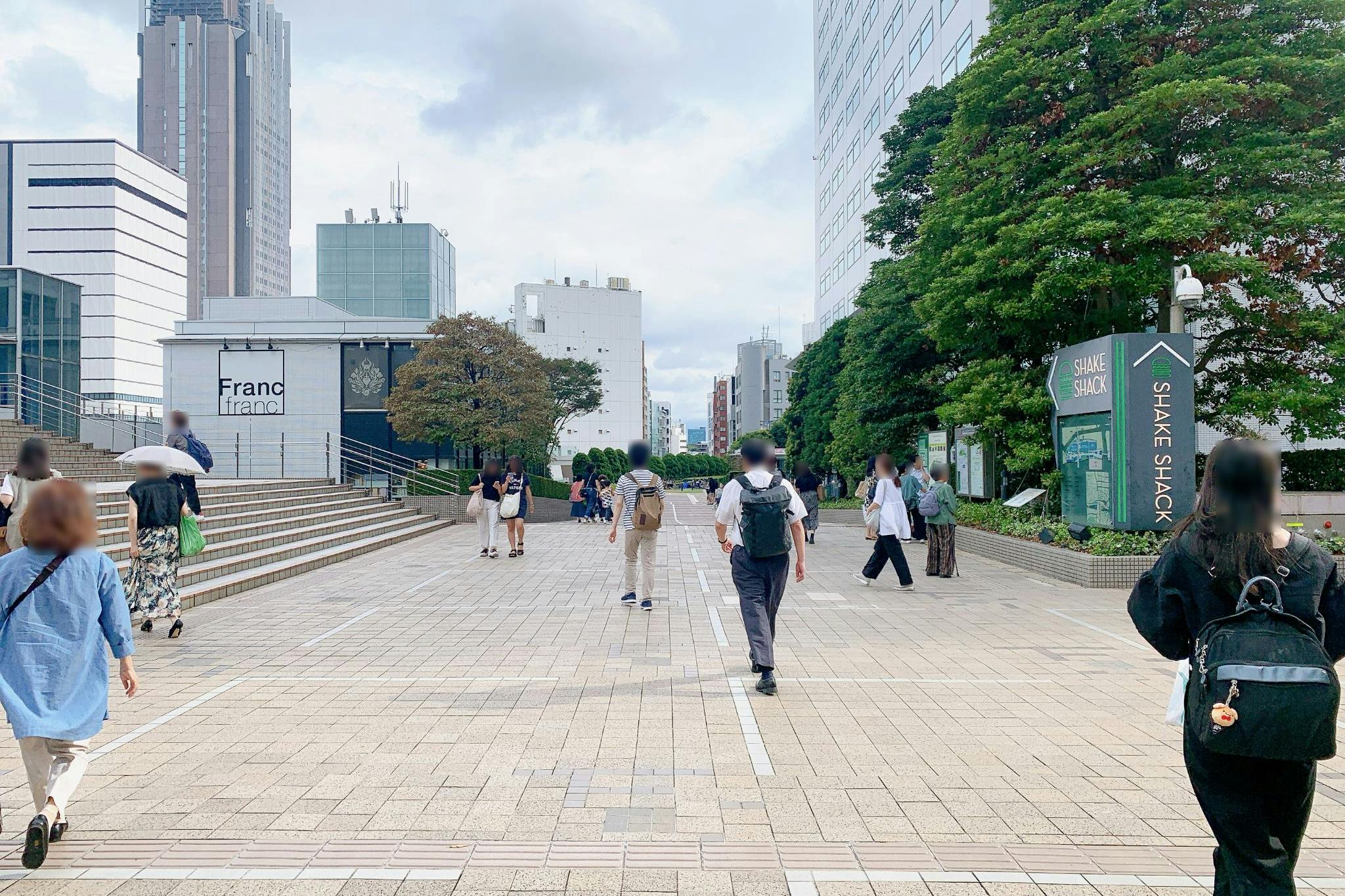 【新宿サザンテラスマルシェ / 1~2月・6~9月を除き、原則第2土日・第4土日の月4日間開催 / 新宿駅南口2分】バスタ新宿そば、新宿サザンテラス(屋外)開催のマルシェスペース