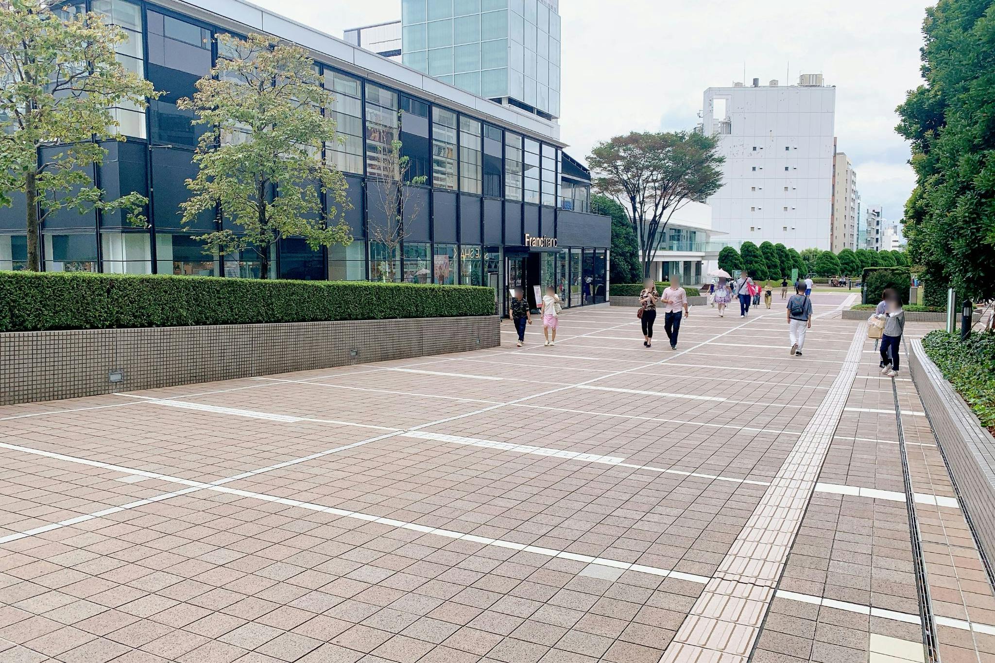 【新宿サザンテラスマルシェ / 1~2月・6~9月を除き、原則第2土日・第4土日の月4日間開催 / 新宿駅南口2分】バスタ新宿そば、新宿サザンテラス(屋外)開催のマルシェスペース