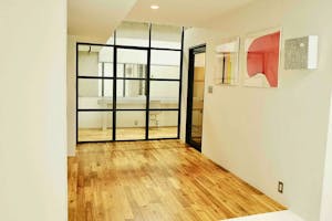 【代々木公園駅7分】展示会や撮影に最適な白を基調としたレンタルスタジオ