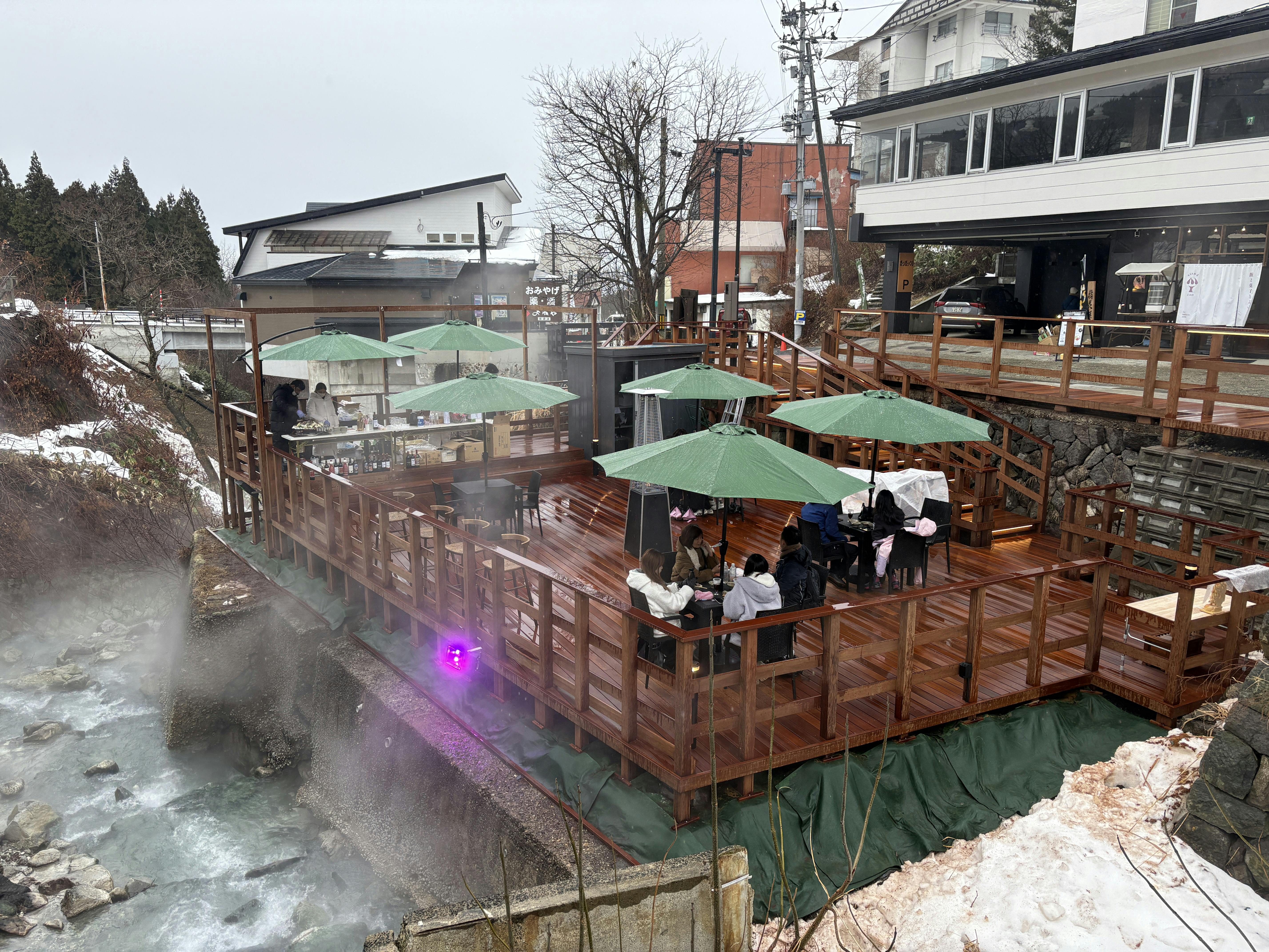 【蔵王温泉湯けむりテラス】プロモーションや中小規模のイベントに最適！蔵王温泉中心街のコミュニティ広場である屋外イベントスペース「DON・DON・BIKI」の画像