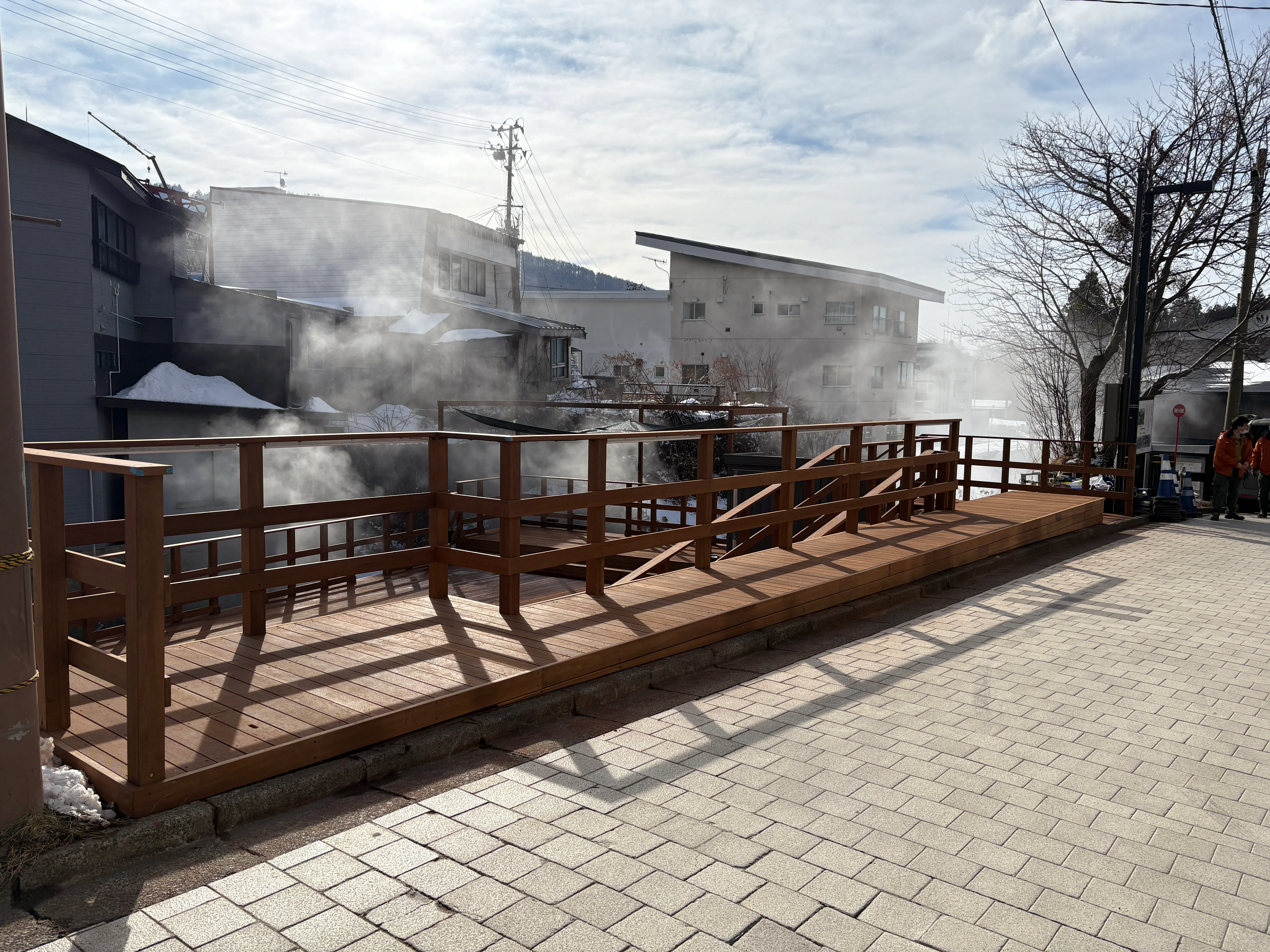 【蔵王温泉湯けむりテラス】プロモーションや中小規模のイベントに最適!蔵王温泉中心街のコミュニティ広場である屋外イベントスペース「DON・DON・BIKI」