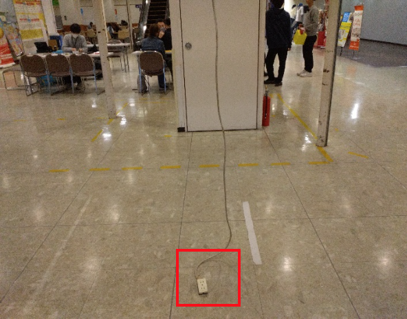 【イオン米沢店】正面入口TV前 販促プロモーションや物販に最適なスーパー店内催事イベントスペース