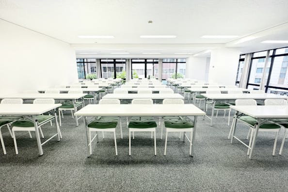 【新宿御苑前駅3分】招待制の製品PR会や受注販売会に適した70名程度収容可能なレンタルスペース