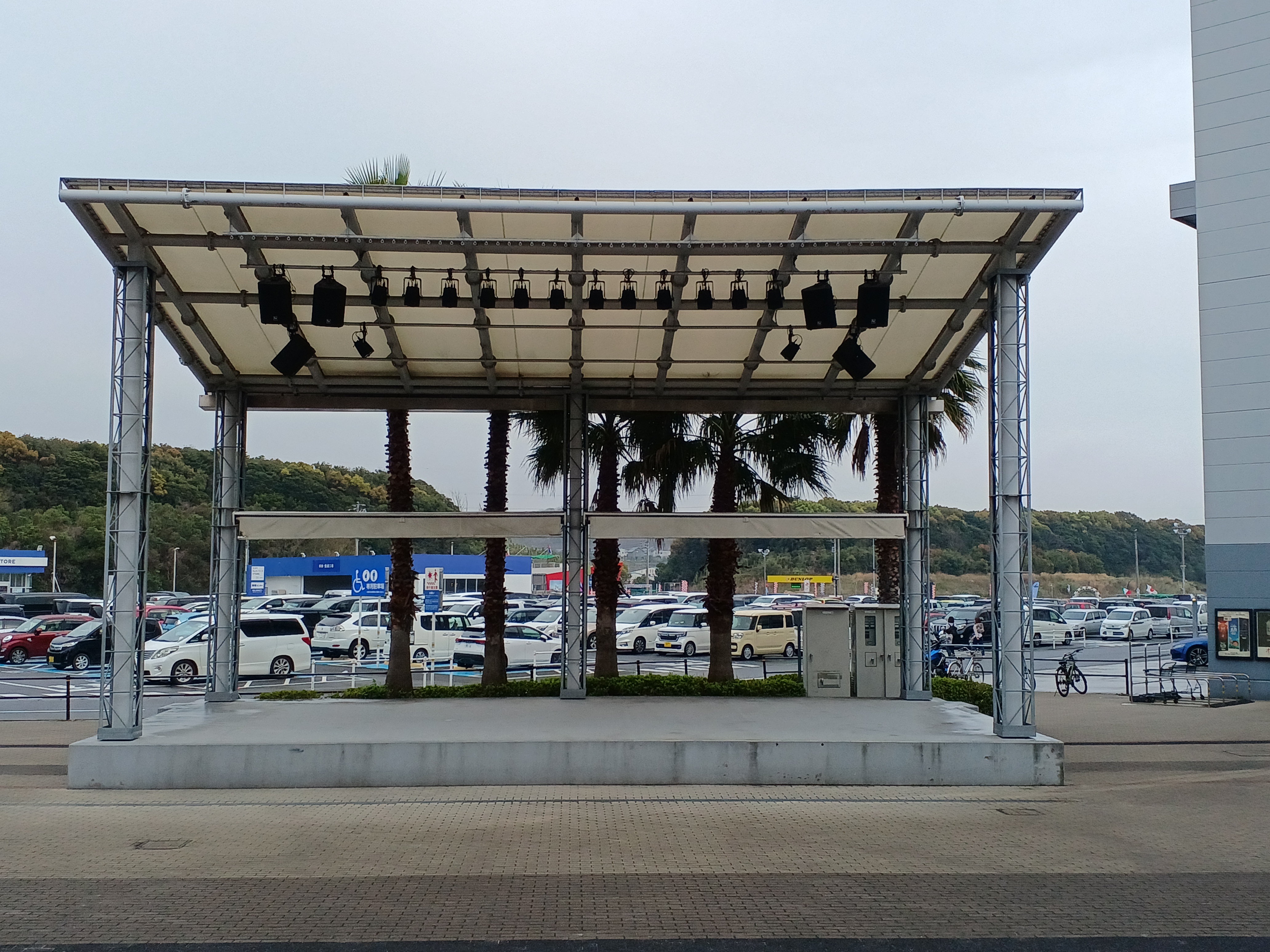 【イオンモール木更津】1Fライブパーク