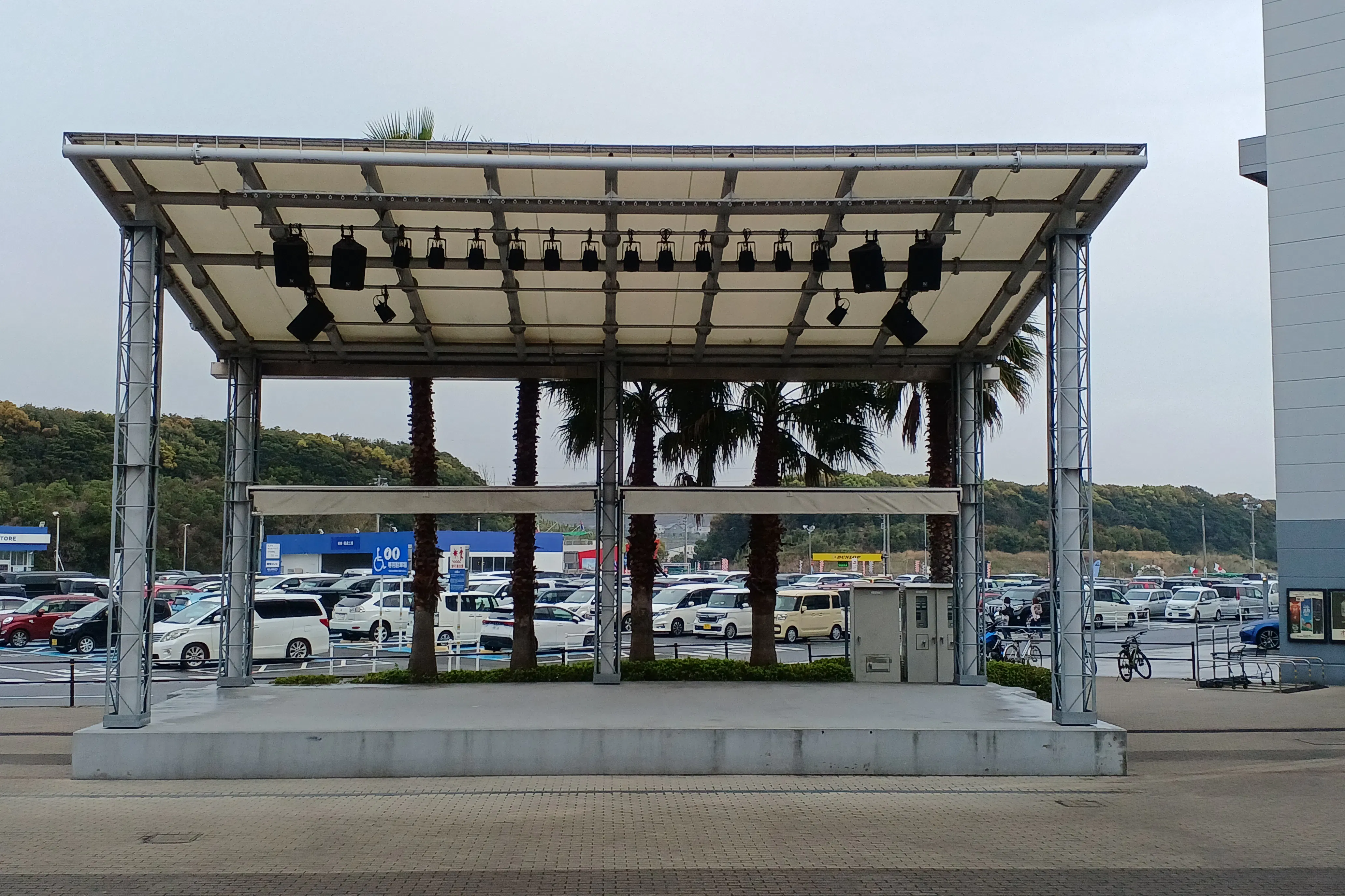 【イオンモール木更津】1Fライブパーク