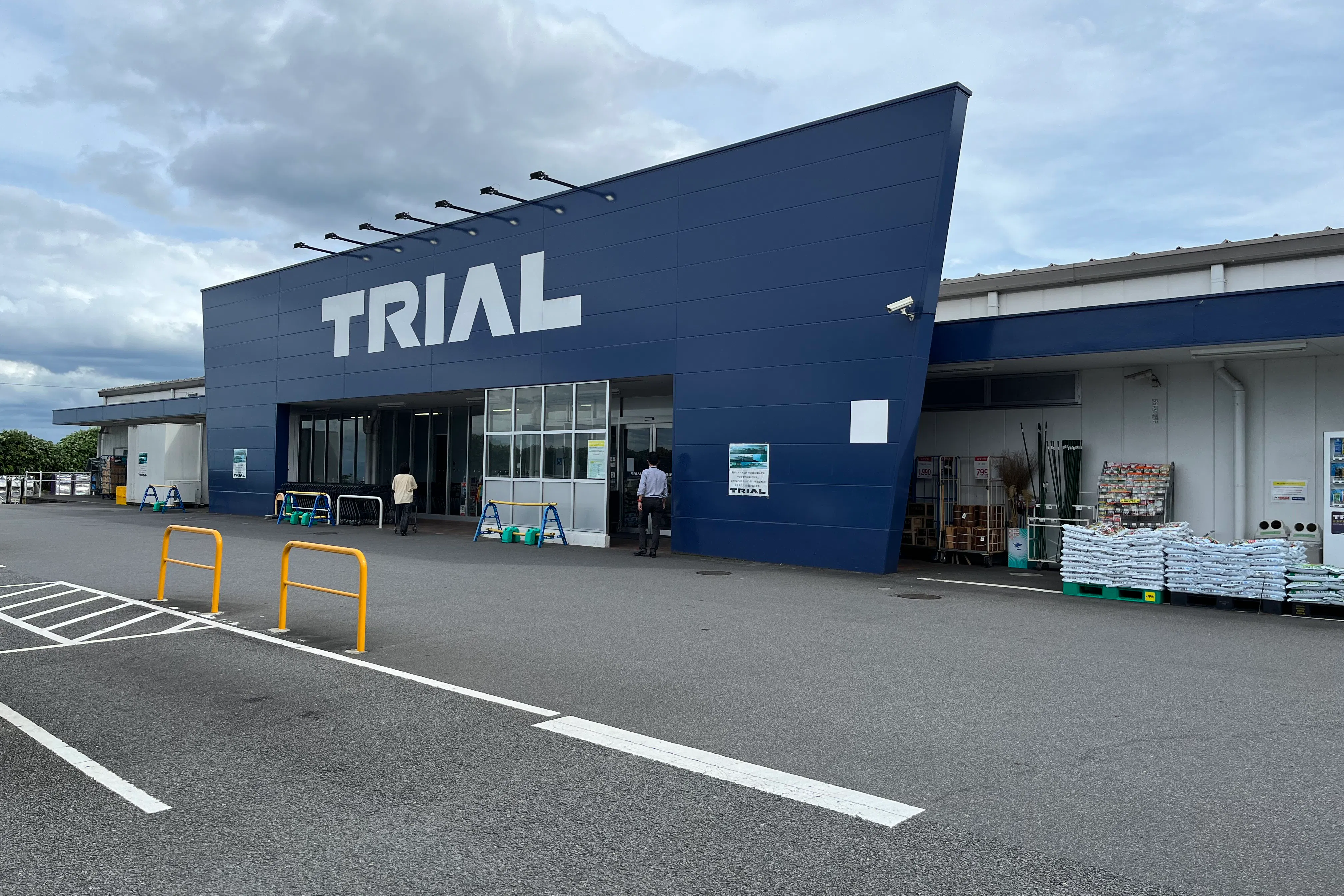 【スーパーセンタートライアル別府店】キッチンカー(調理営業)出店限定/屋外スペース