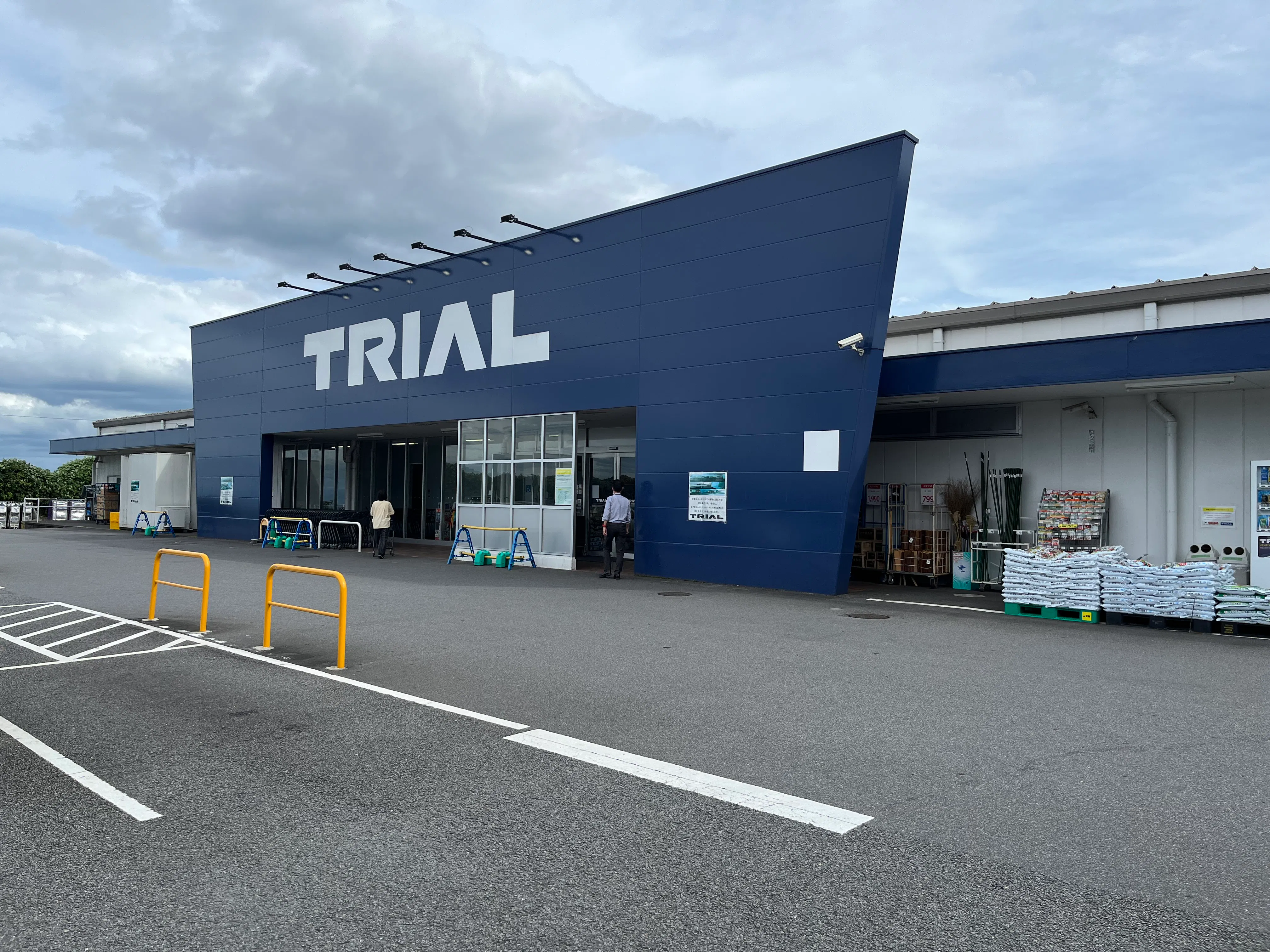 【スーパーセンタートライアル別府店】キッチンカー(調理営業)出店限定/屋外スペース