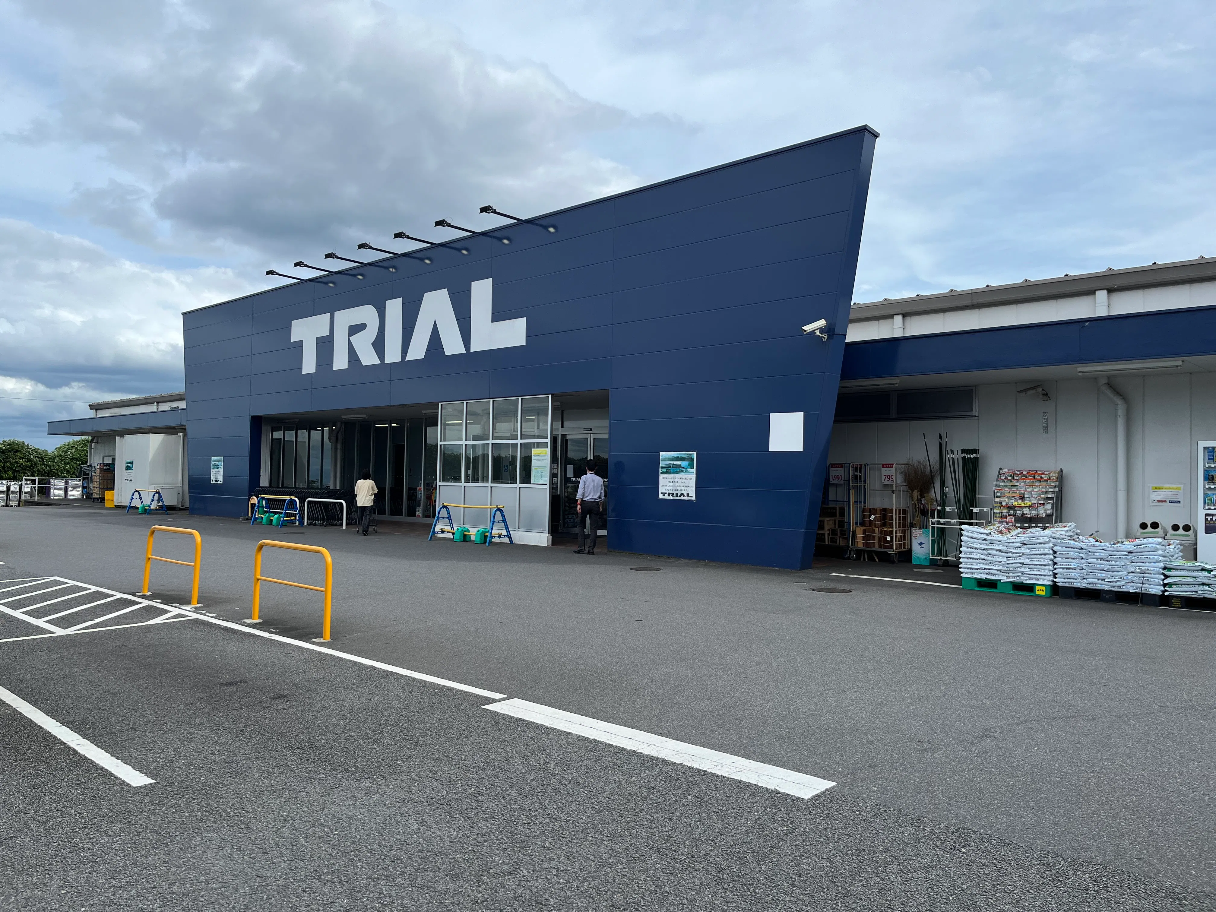 【スーパーセンタートライアル別府店】キッチンカー(調理営業)出店限定/屋外スペース