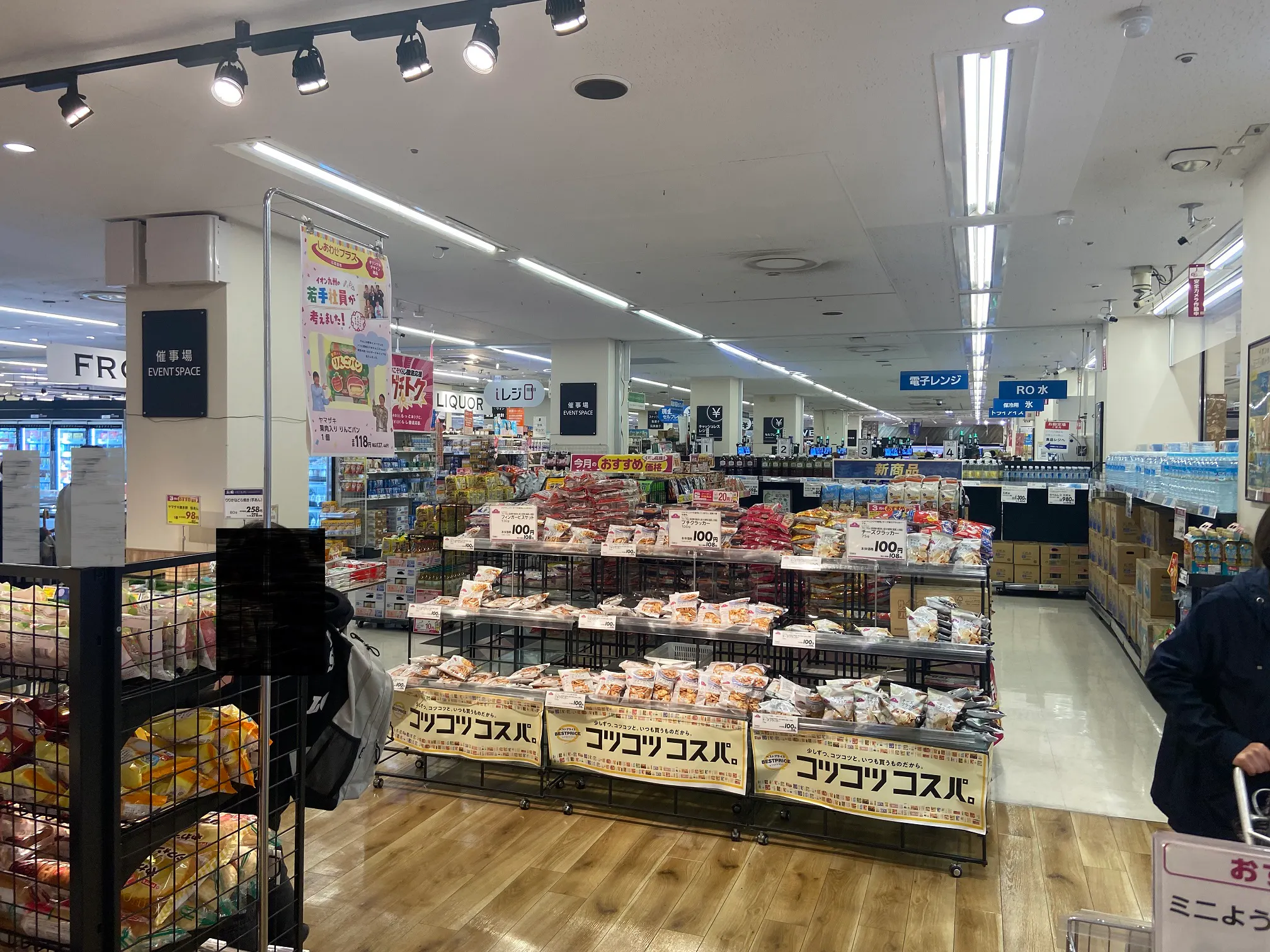 【イオンチトセピア店（長崎県）】パン売場前　催事スペースの画像