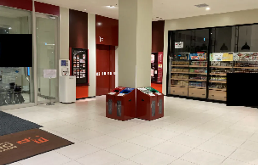 【三井アウトレットパーク 北陸小矢部】1階 東口屋内エレベーター前