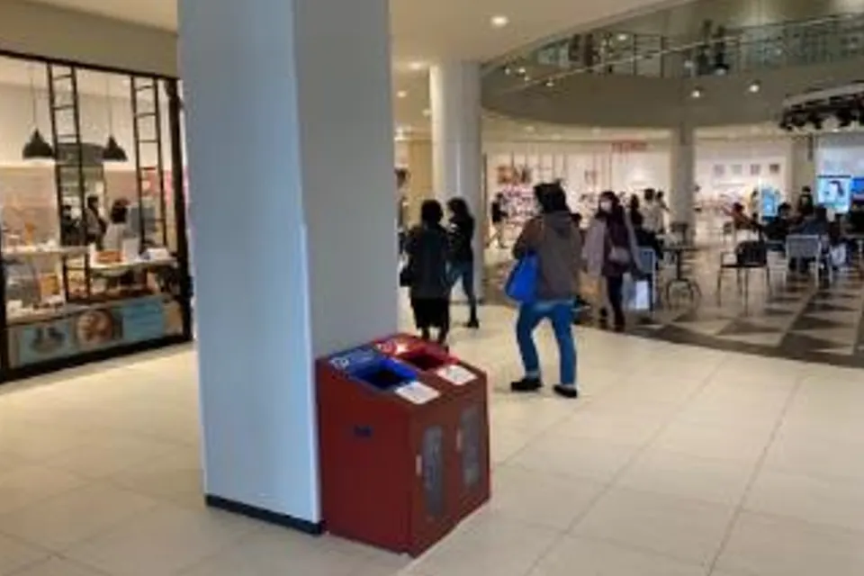 【三井アウトレットパーク 北陸小矢部】1階 東口屋内エレベーター前