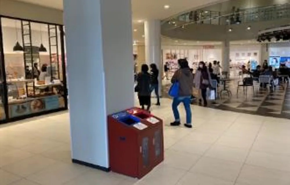 【三井アウトレットパーク 北陸小矢部】1階 東口屋内エレベーター前