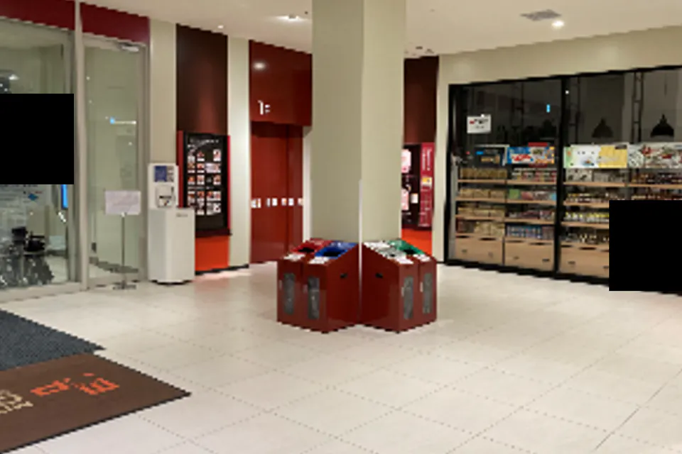 【三井アウトレットパーク 北陸小矢部】1階 東口屋内エレベーター前