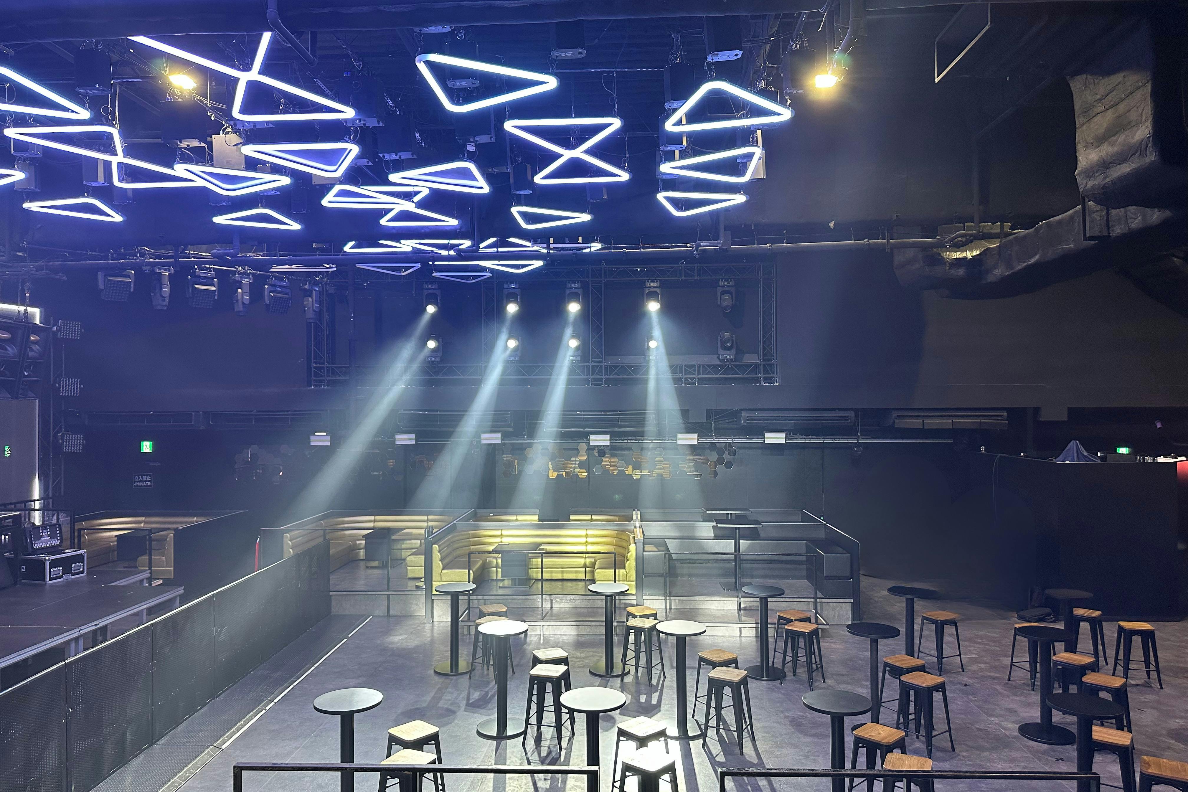 【新宿三丁目駅2分】イベント・撮影に適した伊勢丹新宿店前ゴールデン街付近の大型スペース