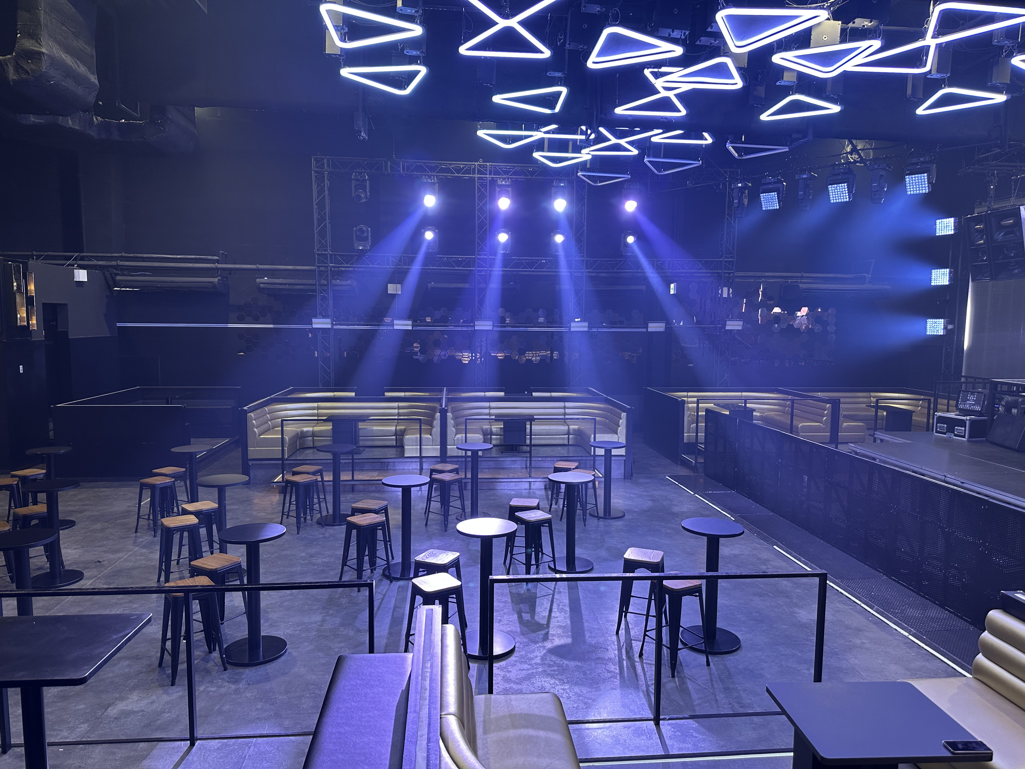 【新宿三丁目駅2分】イベント・撮影に適した伊勢丹新宿店前ゴールデン街付近の大型スペース