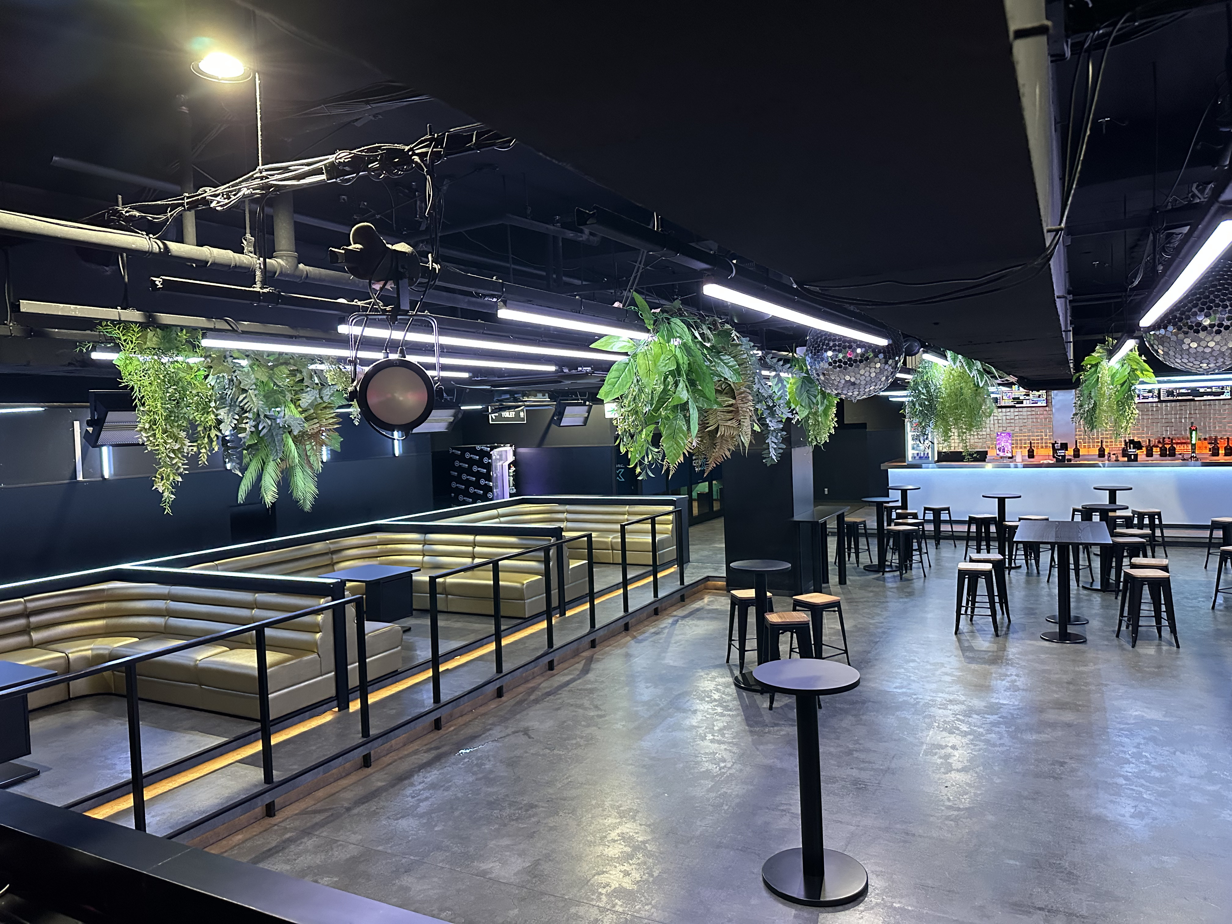 【新宿三丁目駅2分】イベント・撮影に適した伊勢丹新宿店前ゴールデン街付近の大型スペース