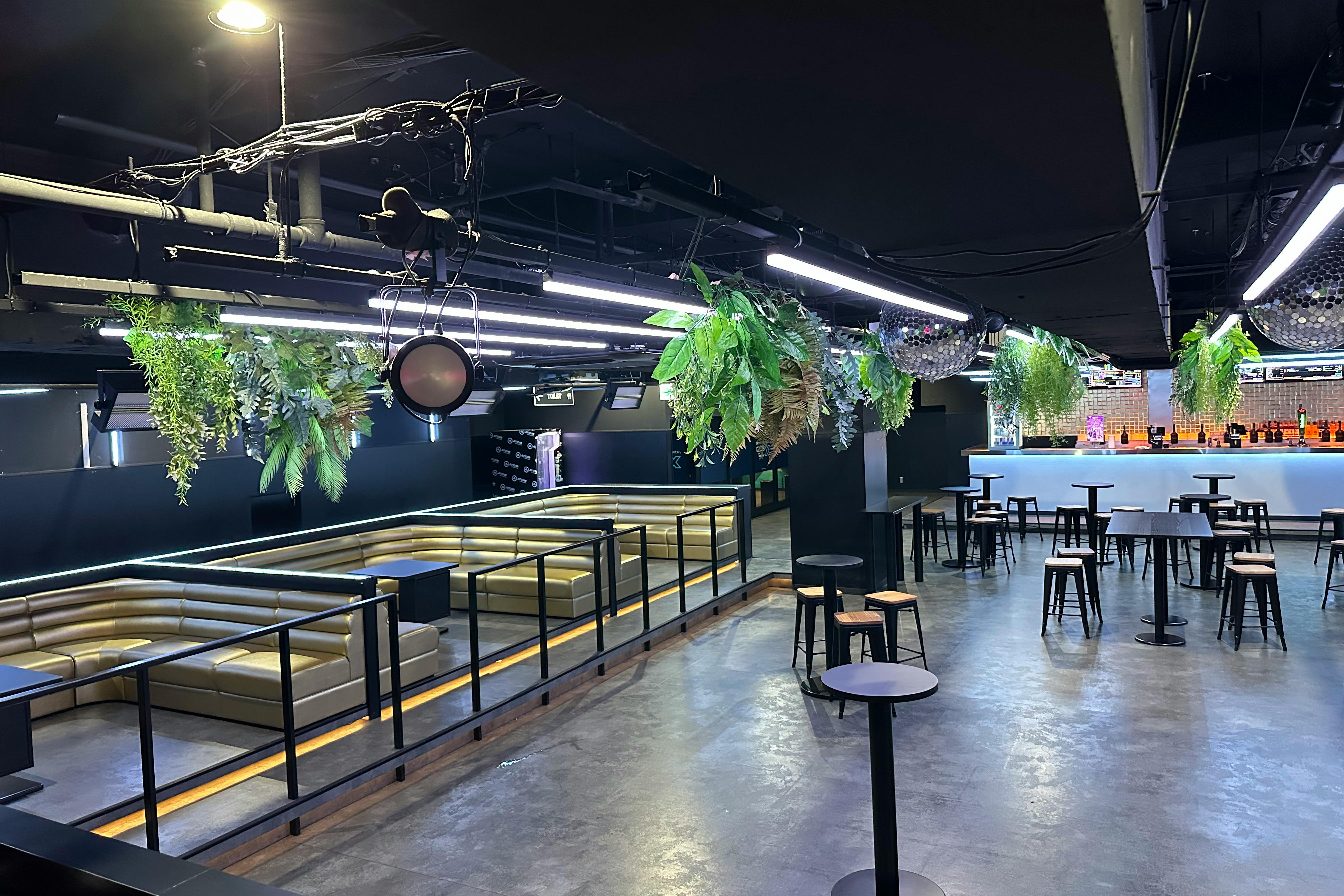 【新宿三丁目駅2分】イベント・撮影に適した伊勢丹新宿店前ゴールデン街付近の大型スペース