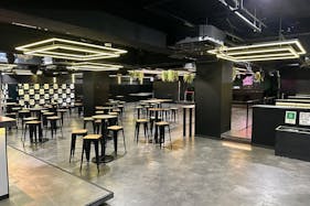 【新宿三丁目駅2分】イベント・撮影に適した伊勢丹新宿店前ゴールデン街付近の大型スペース