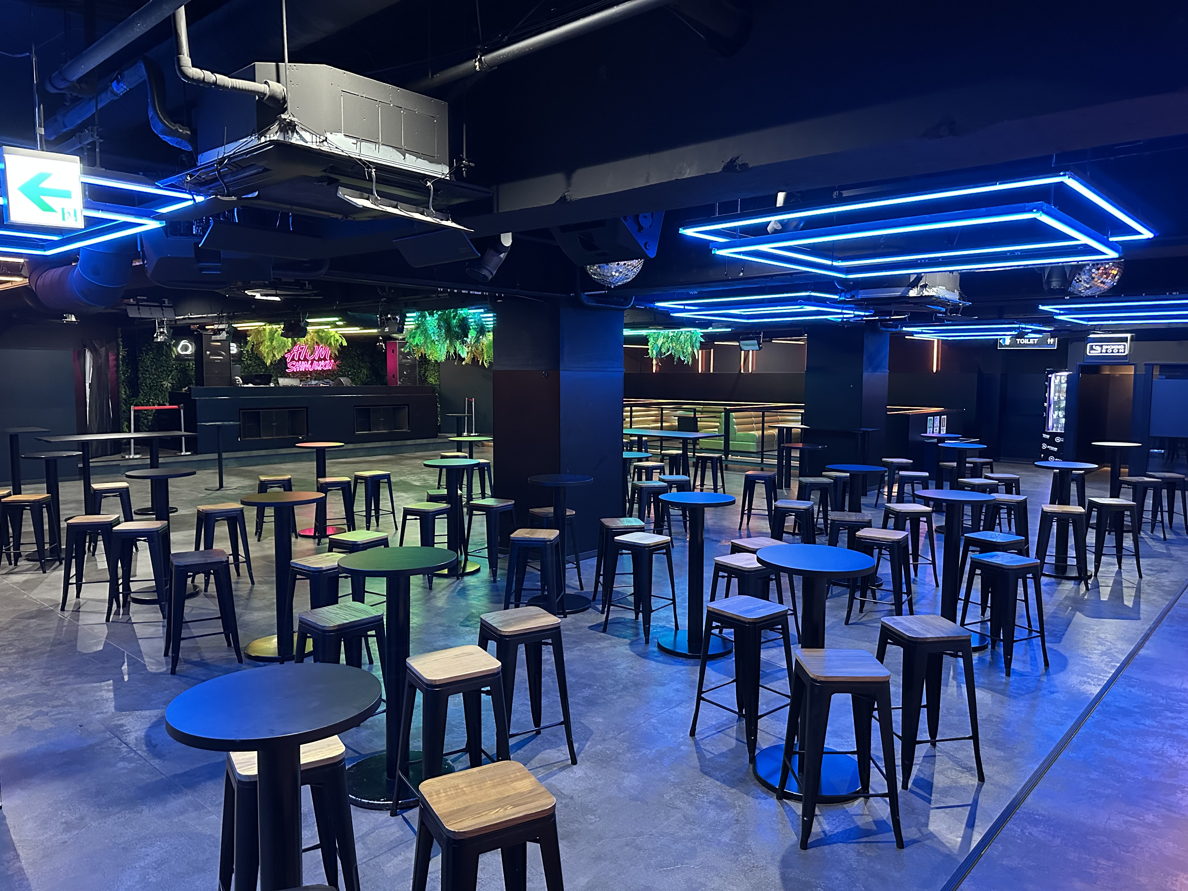 【新宿三丁目駅2分】イベント・撮影に適した伊勢丹新宿店前ゴールデン街付近の大型スペース