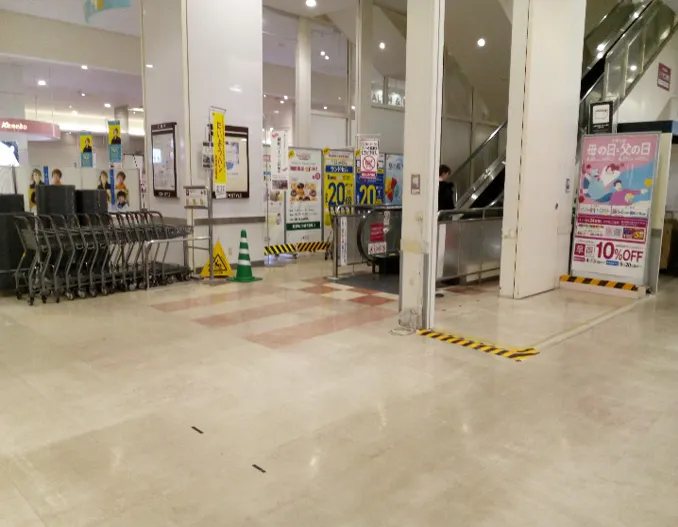【イオンスタイル名取】イオンスタイル名取_1階上りエスカレーター前 販促プロモーションや物販に最適なスーパー店内催事イベントスペース