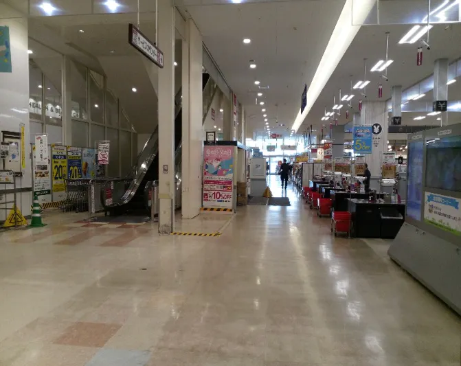 【イオンスタイル名取】イオンスタイル名取_1階上りエスカレーター前 販促プロモーションや物販に最適なスーパー店内催事イベントスペース