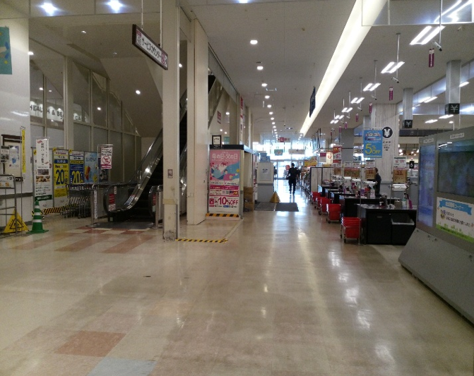 【イオンスタイル名取】イオンスタイル名取_1階上りエスカレーター前 販促プロモーションや物販に最適なスーパー店内催事イベントスペース