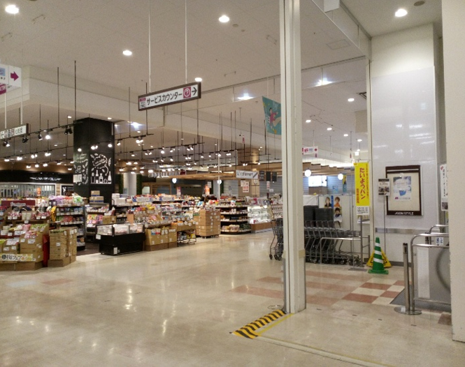 【イオンスタイル名取】イオンスタイル名取_1階上りエスカレーター前 販促プロモーションや物販に最適なスーパー店内催事イベントスペース