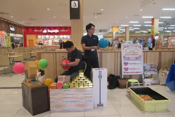 【イオンタウン湖南(フードコート前)】出張販売やプロモーションイベントに適した西側入り口前の人通りの多いイベントスペース