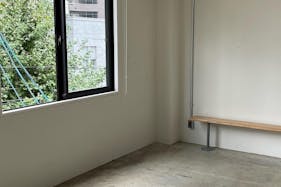 【桜川駅1分】展示会やアパレル系の受注販売会、各種ポップアップに最適!備え付け什器が豊富でアクセス環境抜群のギャラリースペース