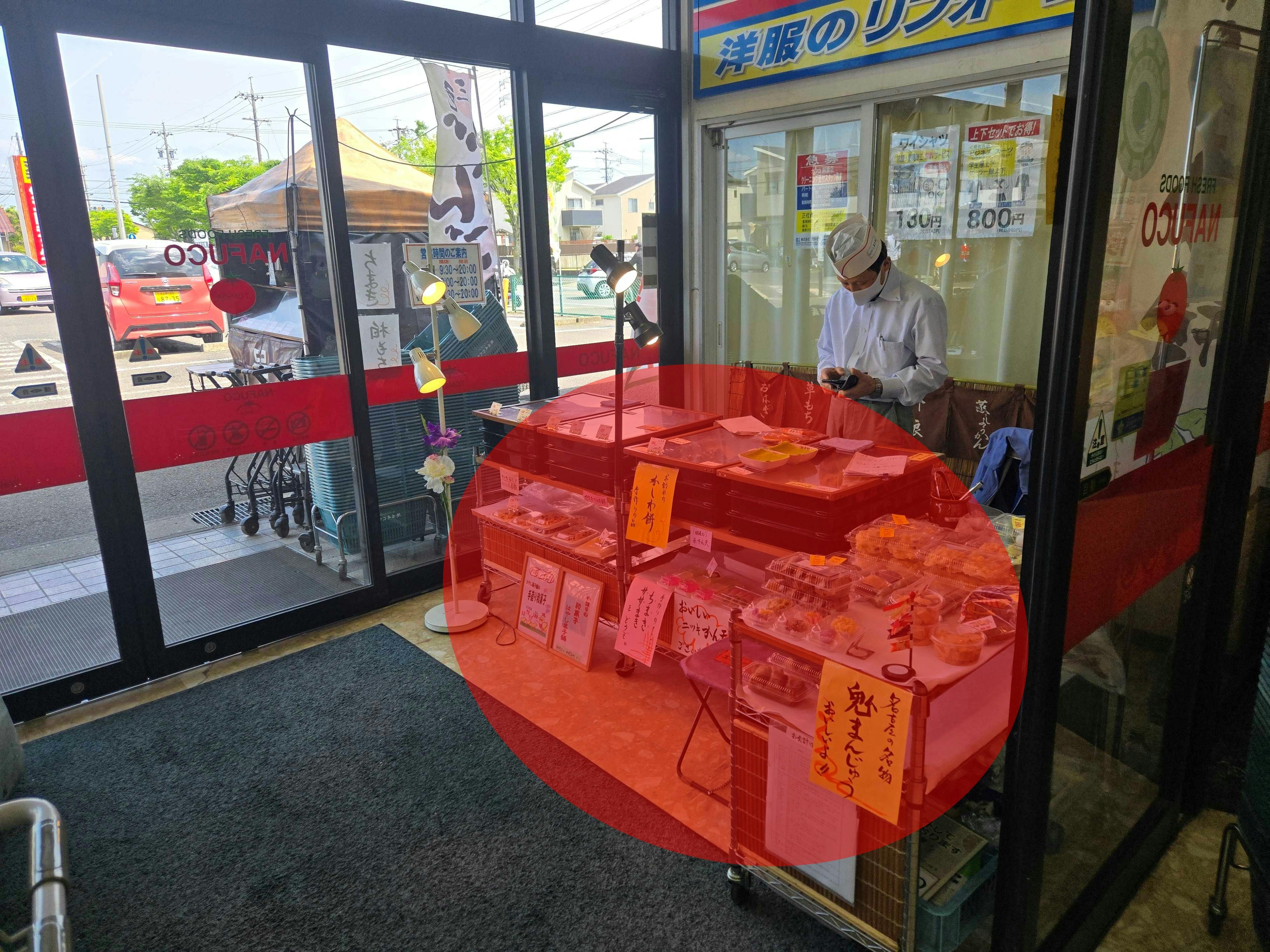 【ナフコトミダ師勝店】食物販や販促プロモーションに最適な入口近くの風除室スペースの画像