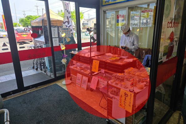 【ナフコトミダ師勝店】食物販や販促プロモーションに最適な入口近くの風除室スペース