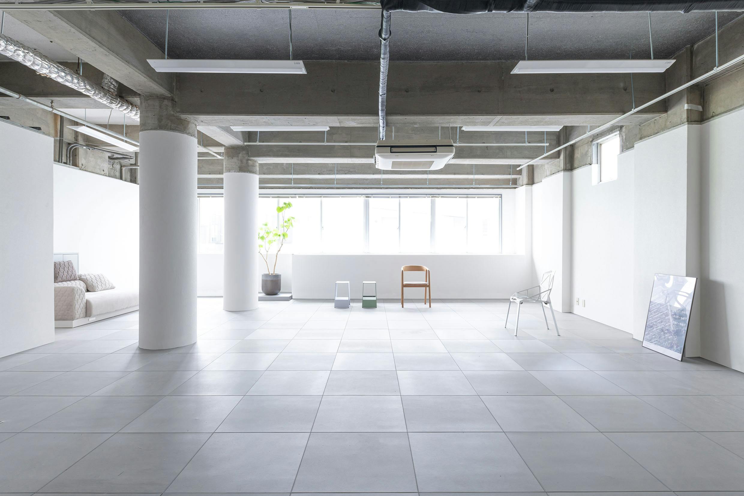 【六本木一丁目駅5分】展示会や撮影・収録、ポップアップストア等に最適な白壁のシンプルなイベントスペース